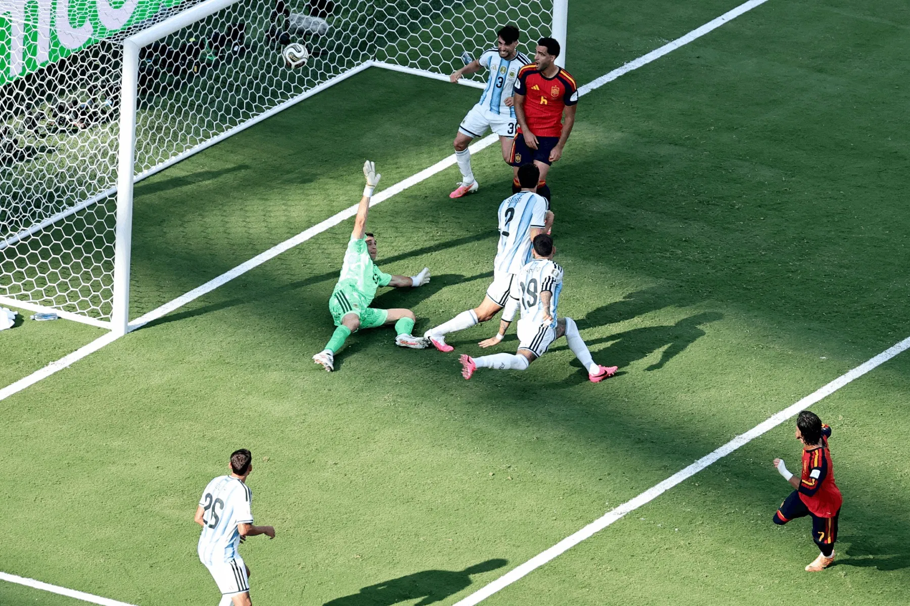 Ferran Torres marca el gol de España ante Argentina en la final del Mundial 2026