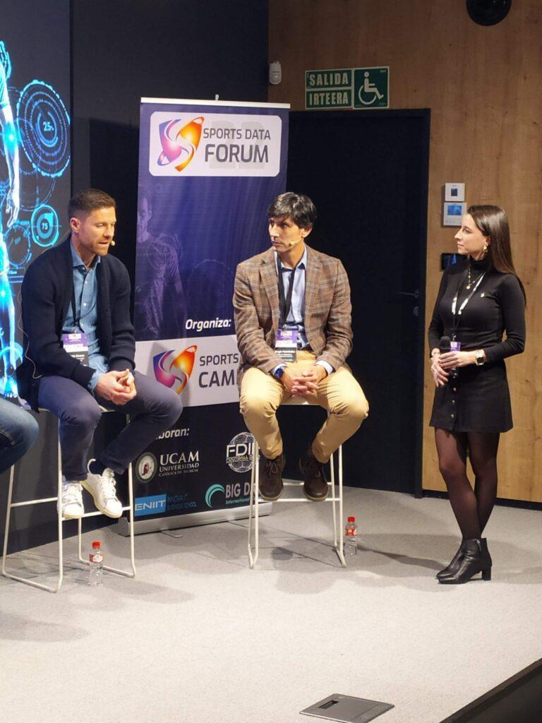 Xabi Alonso, Sergio Fernández y Sara Carmona
